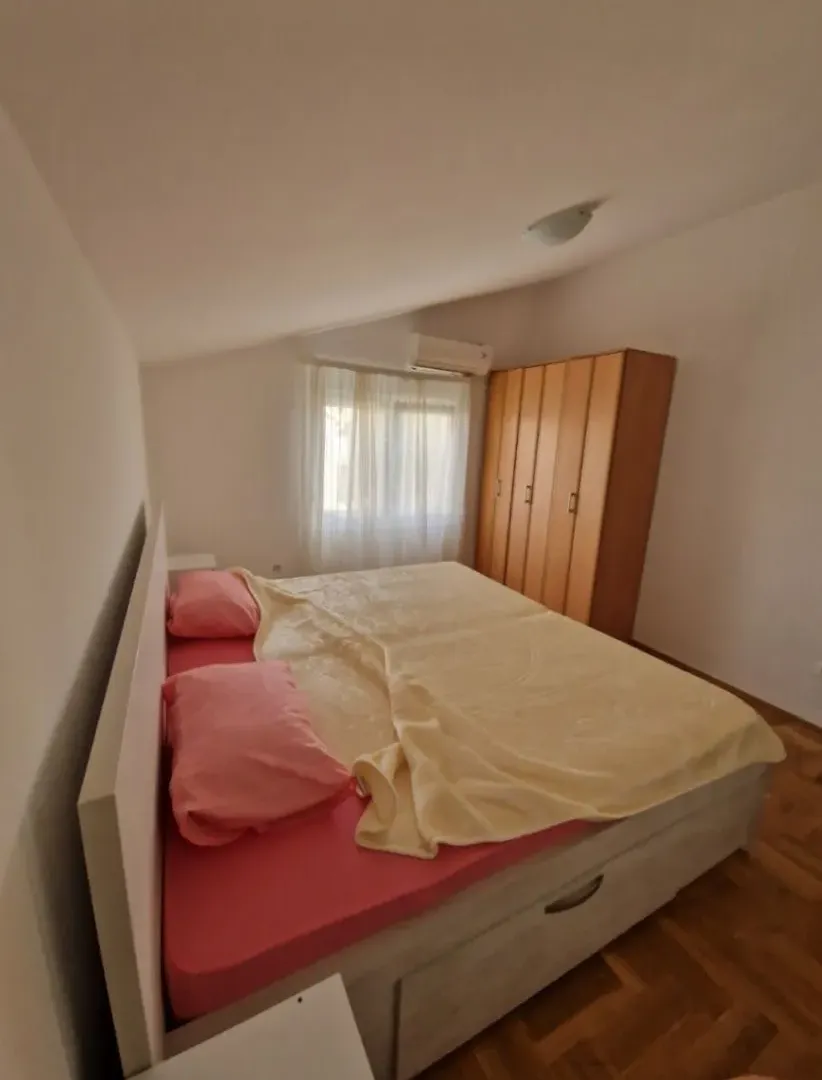Izdavanje, dvosoban stan, 115m², Tološi, Podgorica