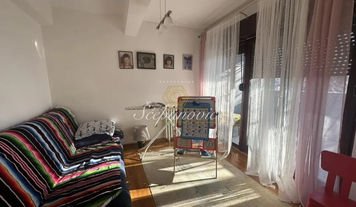 Prodaja, četvorosoban stan, 151m², Centar, Novi Sad