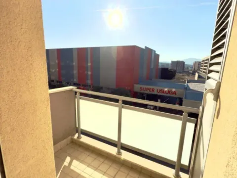 Izdavanje, dvosoban stan, 64m², City Kvart, Podgorica - image 13