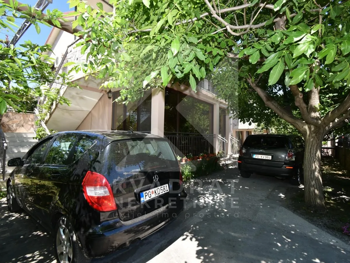 Sale, house, 302m², Zlatica, Podgorica