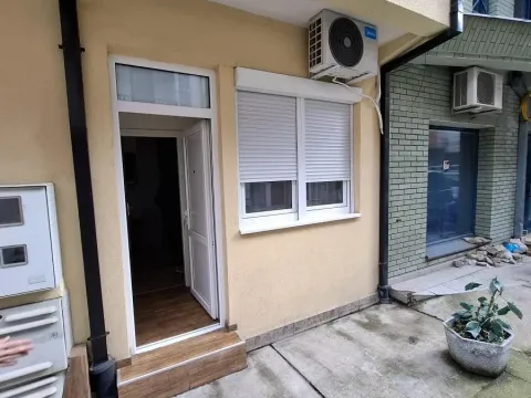 Izdavanje, garsonjera, 22m², Centar, Novi Sad - image 12