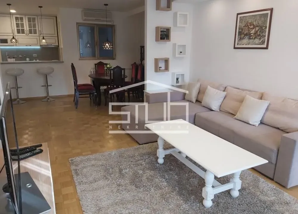 Izdavanje, trosoban stan, 85m², Vračar Centar, Vračar Sve Podlokacije