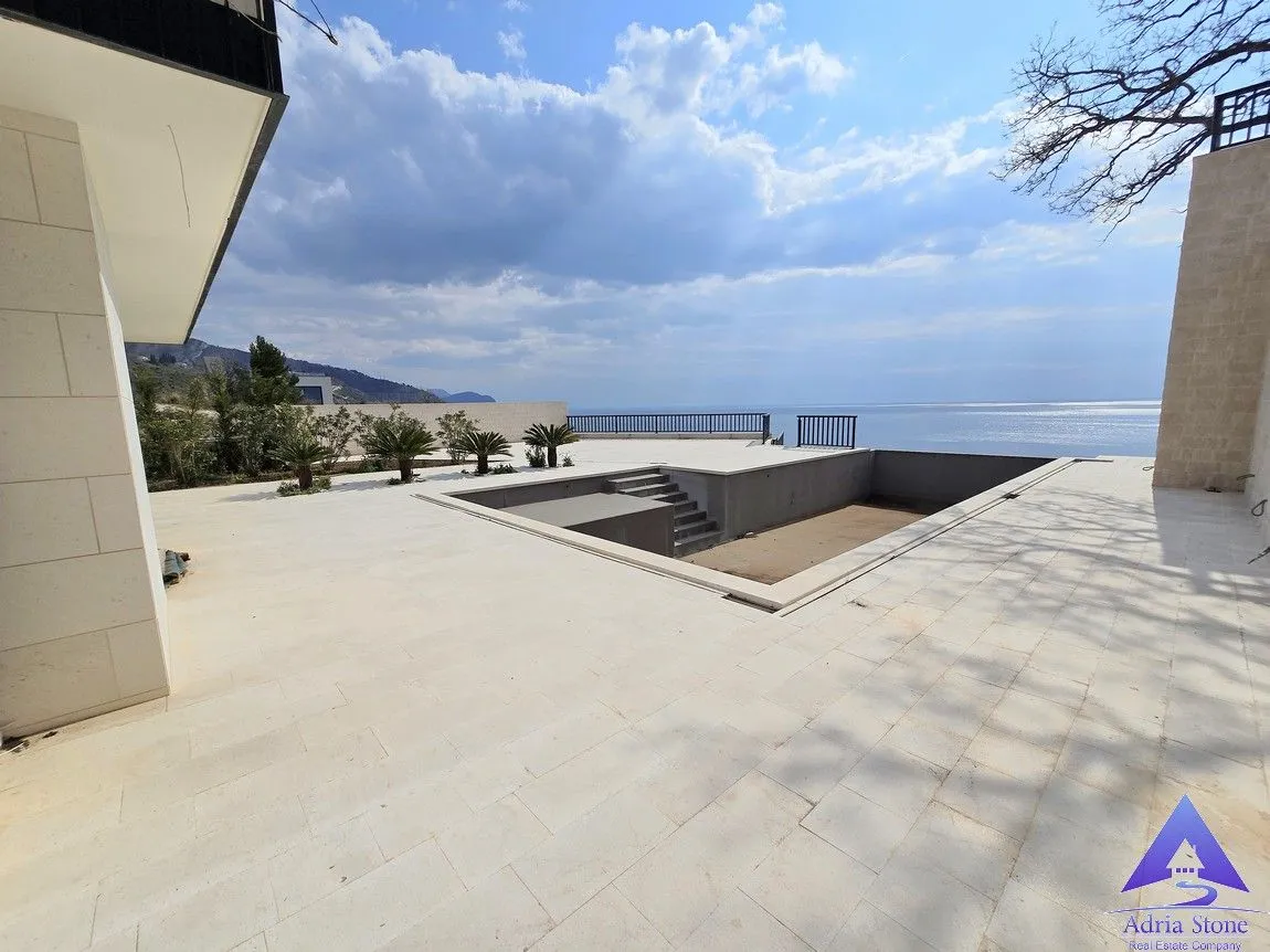 Prodaja, kuća, 580m², Skočiđevojka, Budva