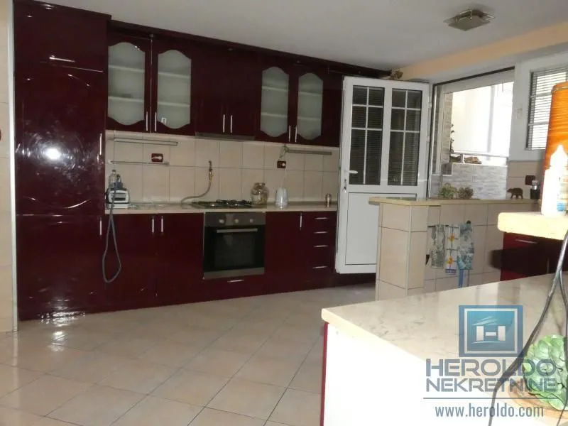 Prodaja, kuća, 380m², Pivara, Jagodina