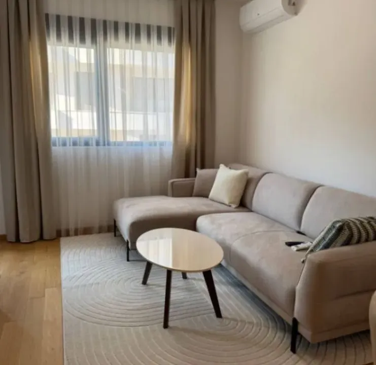 Izdavanje, jednosoban stan, 47m², Bečići, Budva