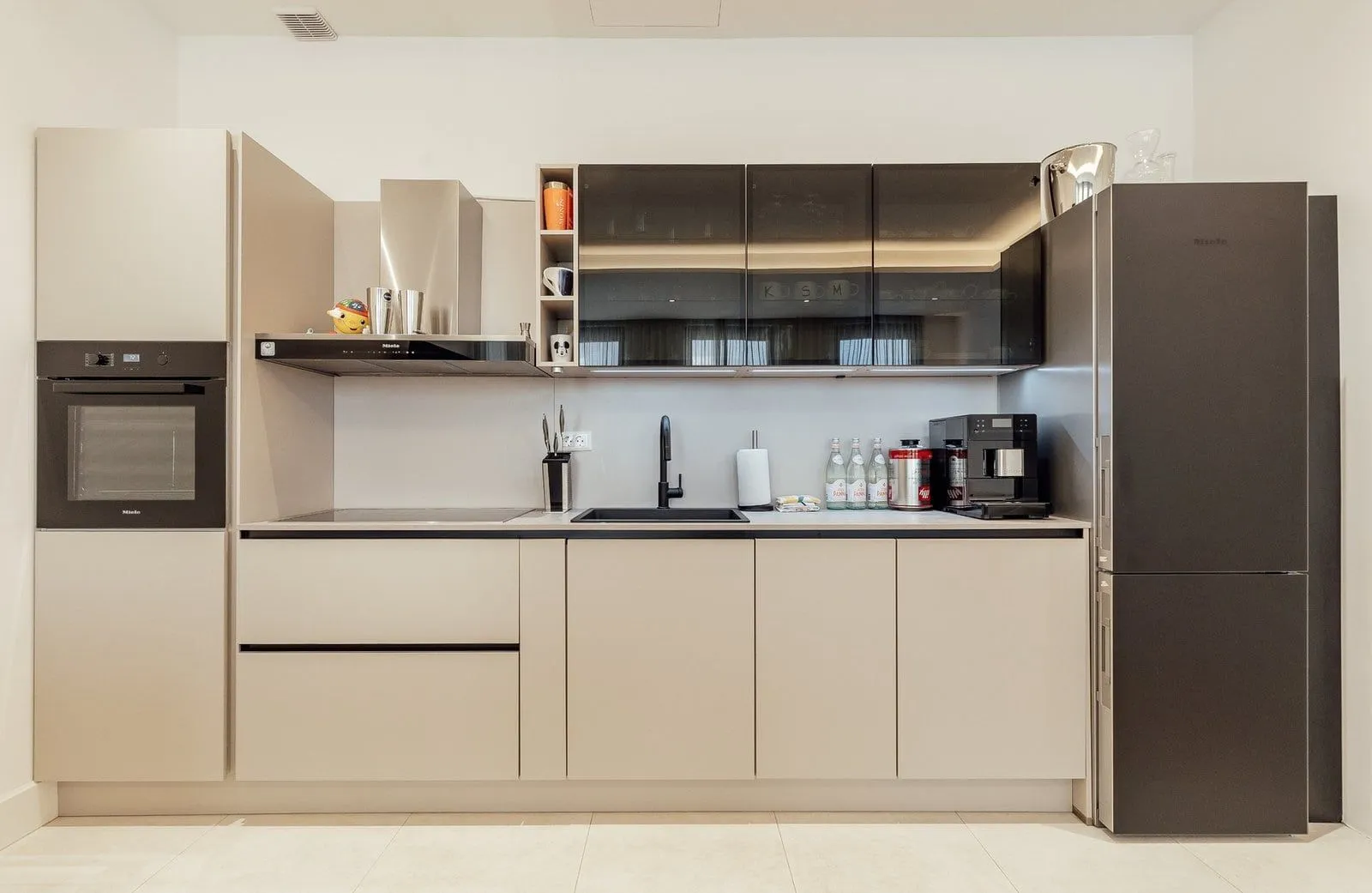 Prodaja, dvosoban stan, 103m², Centar, Tivat