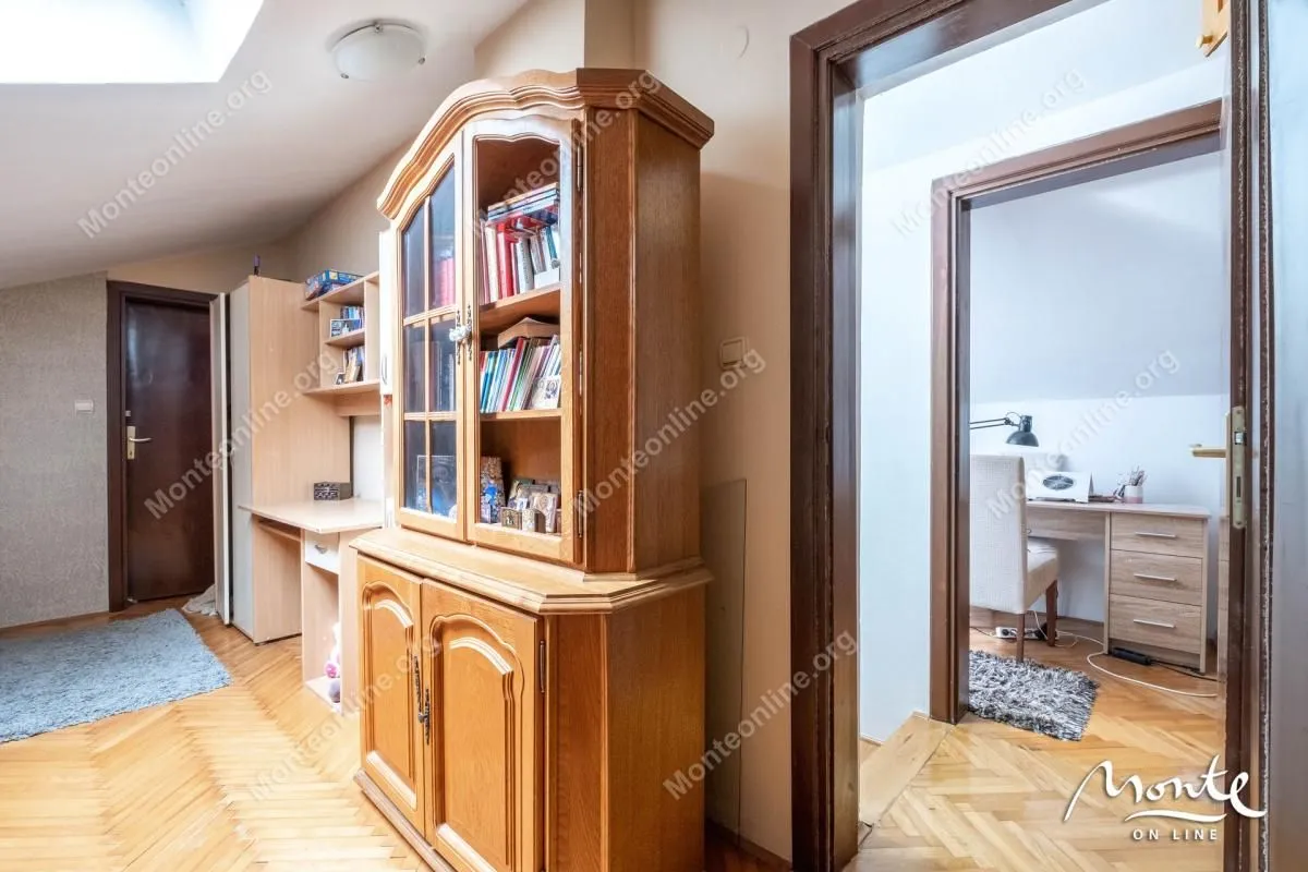 Prodaja, trosoban stan, 63m², Tivat, Crna Gora