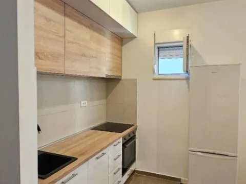 Izdavanje, jednosoban stan, 49m², Centar, Podgorica - image 5