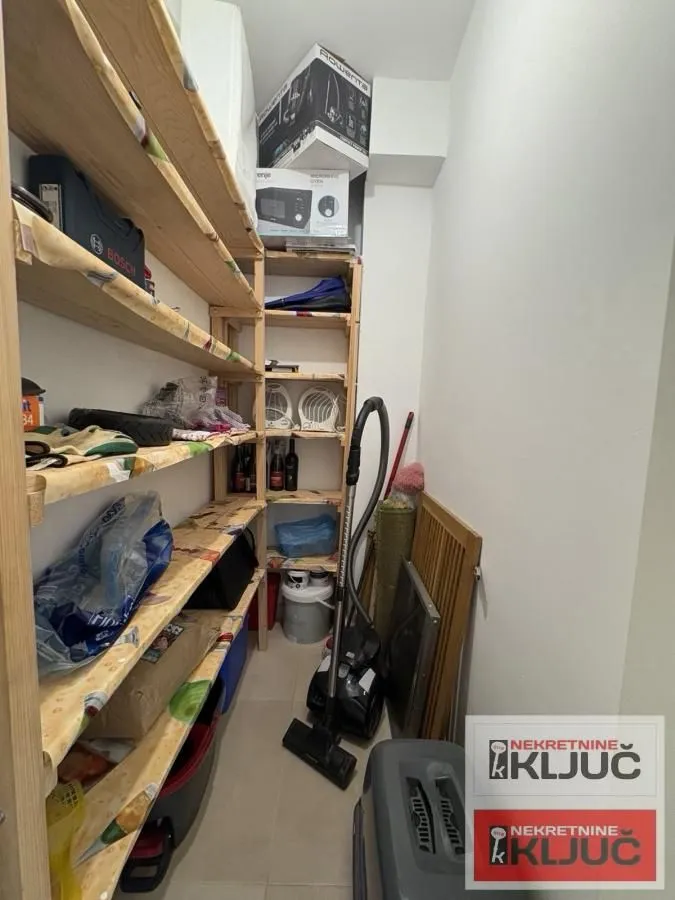 Prodaja, stan, 132m², Novo naselje, Novi Sad