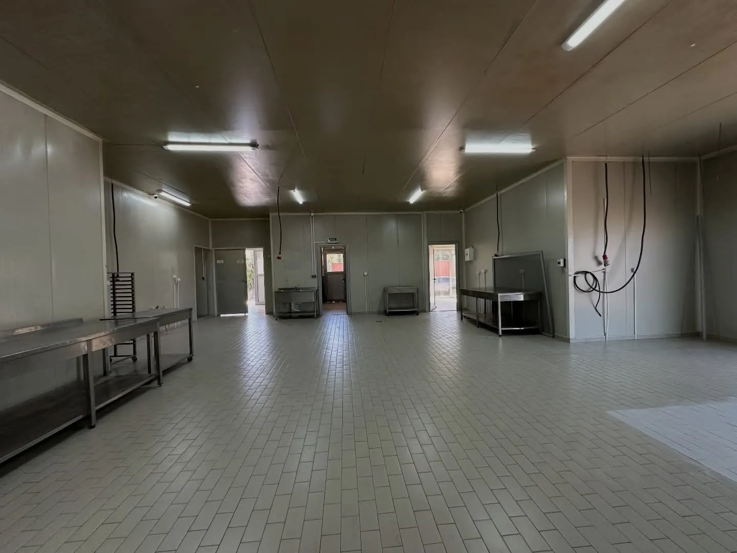 Rent, office space, 182m², Zaljevo, Bar