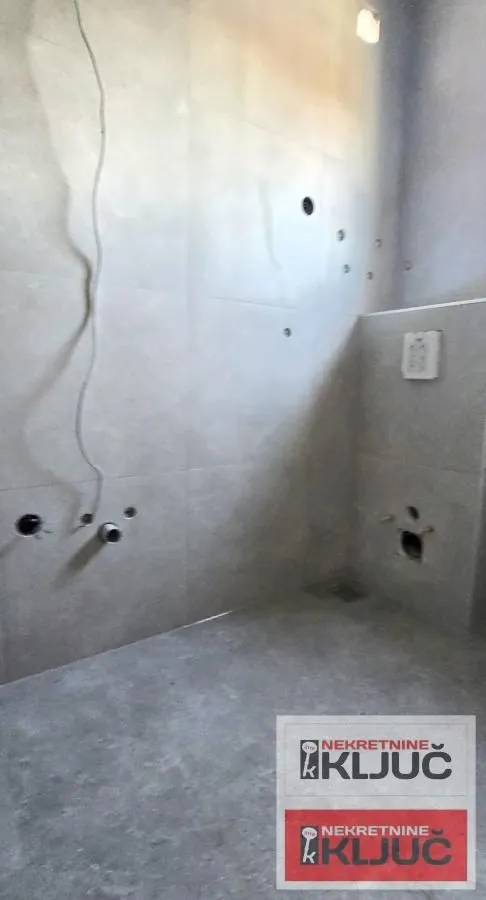 Unfurnished room with ceramic tiles and installed utilities.