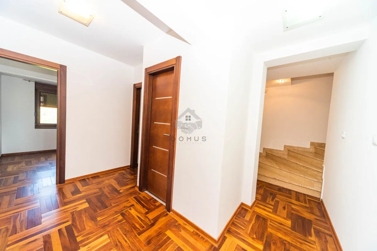 Prodaja, četvorosoban stan, 175m², Gorica C, Podgorica