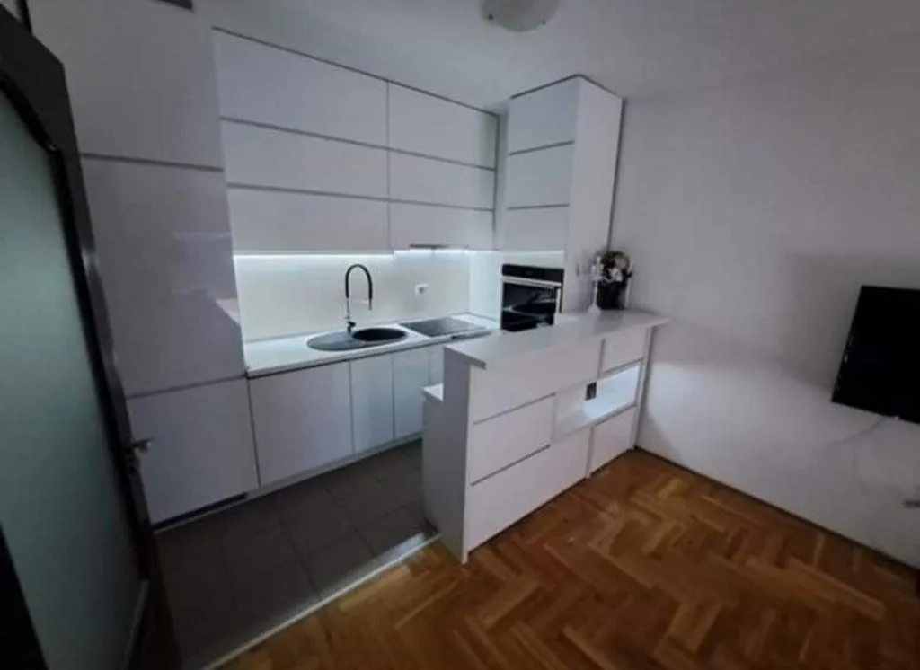 Izdavanje, jednosoban stan, 45m², Podgorica, Crna Gora