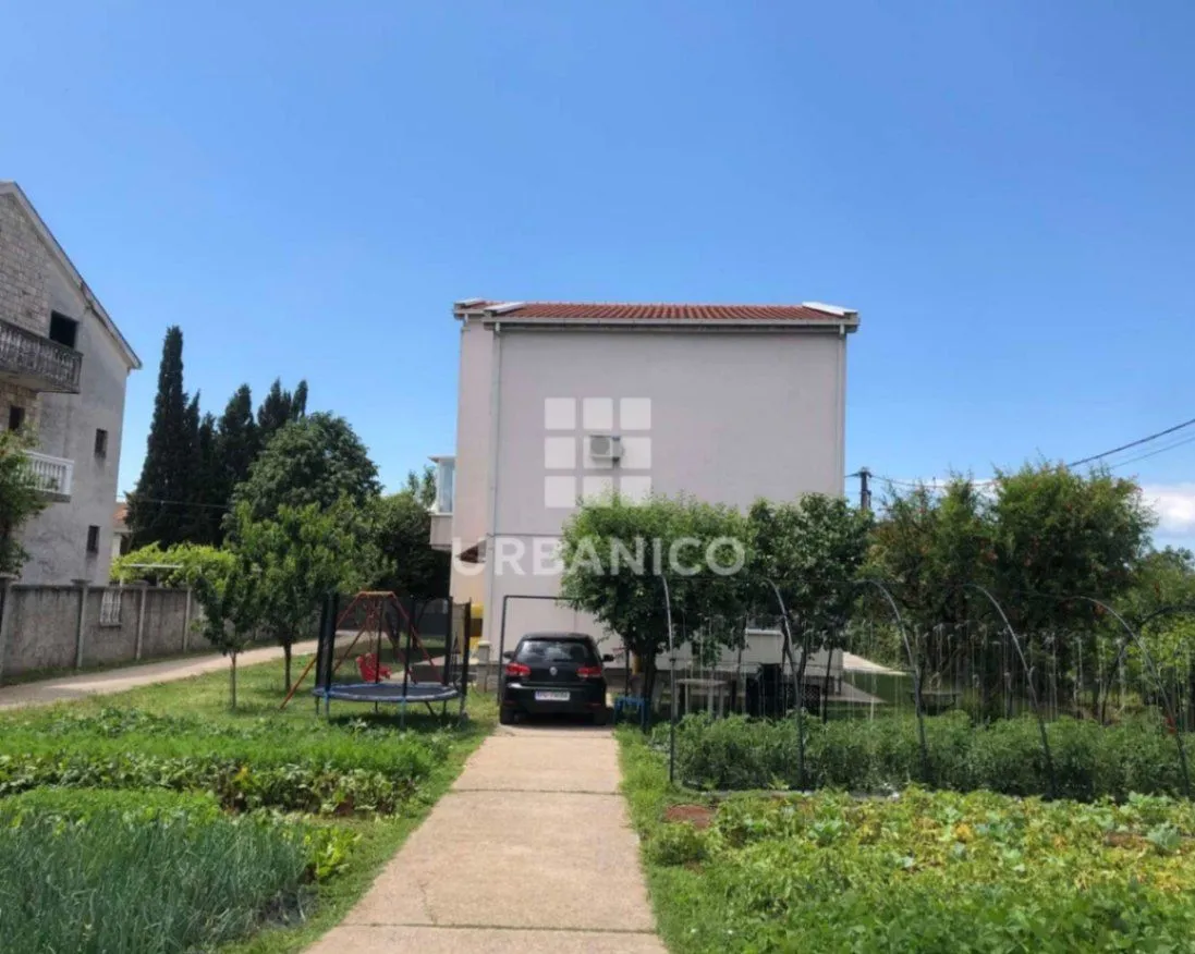Izdavanje, dvosoban stan, 115m², Tološi, Podgorica