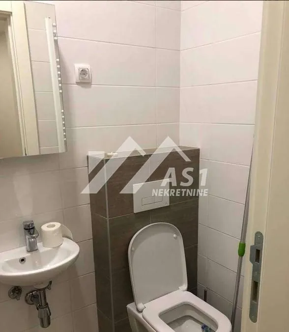 Izdavanje, četvorosoban stan, 95m², Kej, Novi Sad Sve Podlokacije