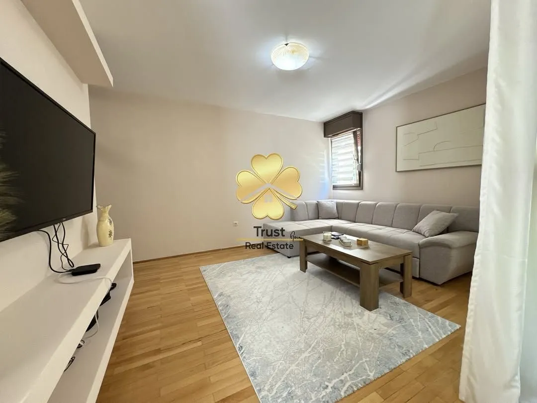 Izdavanje, dvosoban stan, 80m², Blok 5, Podgorica
