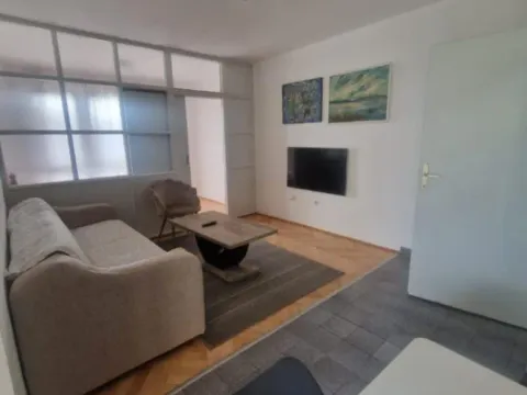Rent, one bedroom apartment, 61m², Centar, Bar