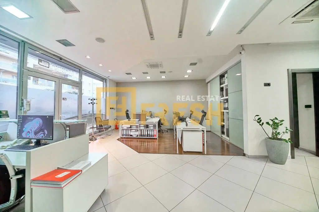 Izdavanje, poslovni prostor, 160m², City Kvart, Podgorica