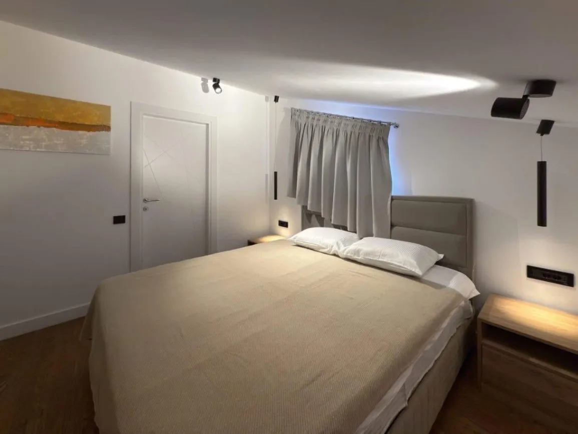 Prodaja, dvosoban stan, 185m², Pod Kuk, Tivat