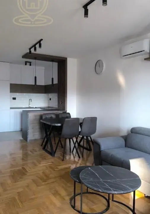 Izdavanje, jednosoban stan, 51m², Grbavica, Novi Sad Sve Podlokacije