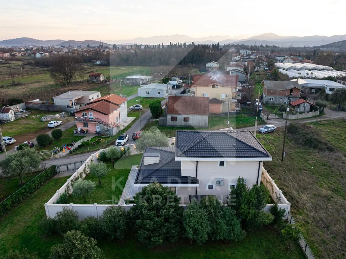 Prodaja, kuća, 166m², Tološi, Podgorica