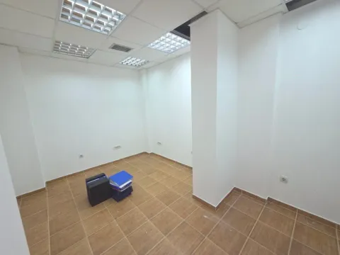 Izdavanje, poslovni prostor, 120m², Preko Morače, Podgorica - image 4