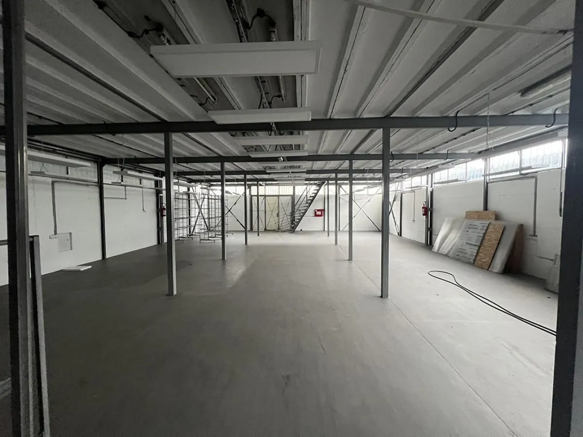 Rent, office space, 770m², Kneževac, Beograd