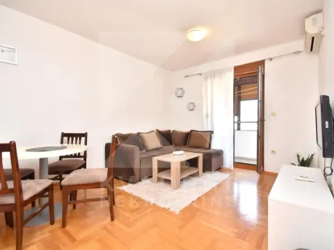 Rent, one bedroom apartment, 45m², Stari Aerodrom, Podgorica - image 2