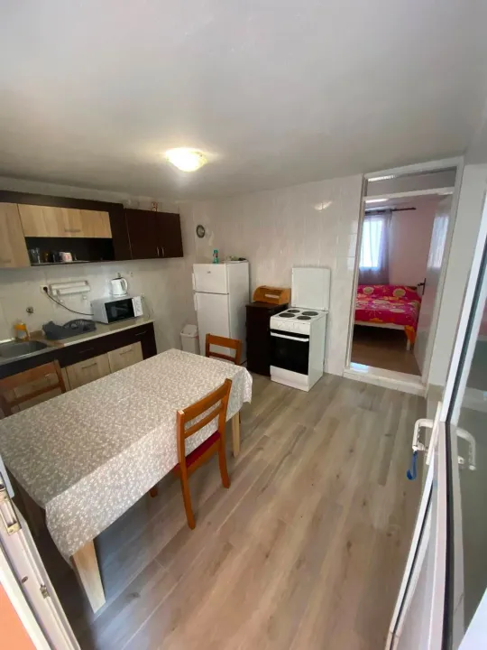 Izdavanje, jednosoban stan, 50m², Bjeliši, Bar