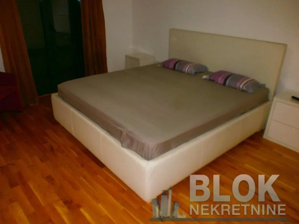 Izdavanje, trosoban stan, 105m², Dalmatinska ulica, Podgorica