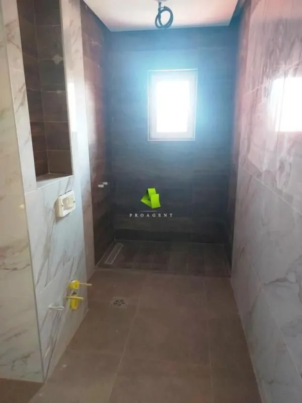 Rent, office space, 240m², Medijana, Niš