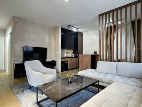 Izdavanje, dvosoban stan, 69m², Centar, Budva