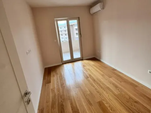 Rent, three bedroom apartment, 95m², Central Point, Podgorica - image 8