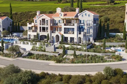 Prodaja, četvorosoban stan, 138m², Tivat, Crna Gora - image 11