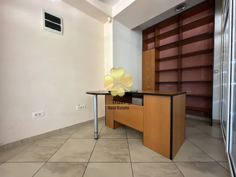 Izdavanje, poslovni prostor, 50m², City Kvart, Podgorica - image 4