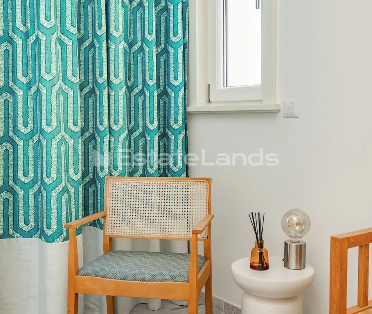Izdavanje, dvosoban stan, 100m², Luštica Bay, Tivat