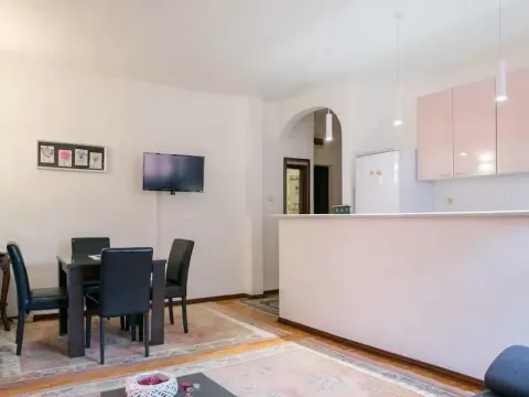 Izdavanje, dvosoban stan, 46m², Đeram Pijaca, Beograd - image 2