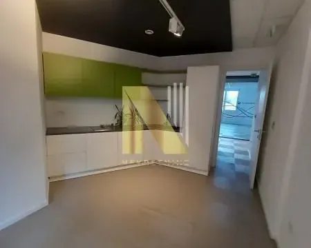 Izdavanje, poslovni prostor, 259m², Bulevar Evrope, Novi Sad Sve Podlokacije - image 13
