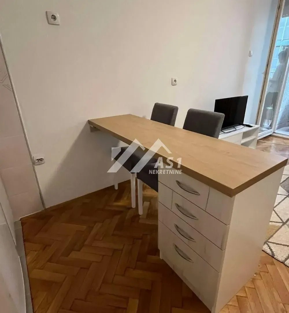 Izdavanje, stan, 24m², Bulevar Oslobodjenja, Novi Sad Sve Podlokacije
