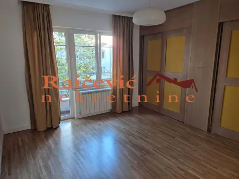 Izdavanje, trosoban stan, 98m², Stari Grad, Beograd - image 12