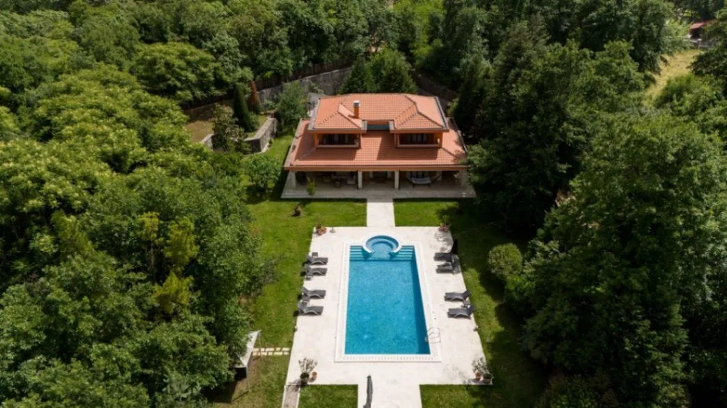 Izdavanje, kuća, 400m², Podgorica, Crna Gora