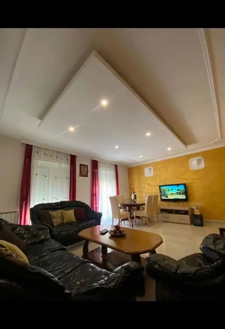 Izdavanje, trosoban stan, 95m², Tološi, Podgorica