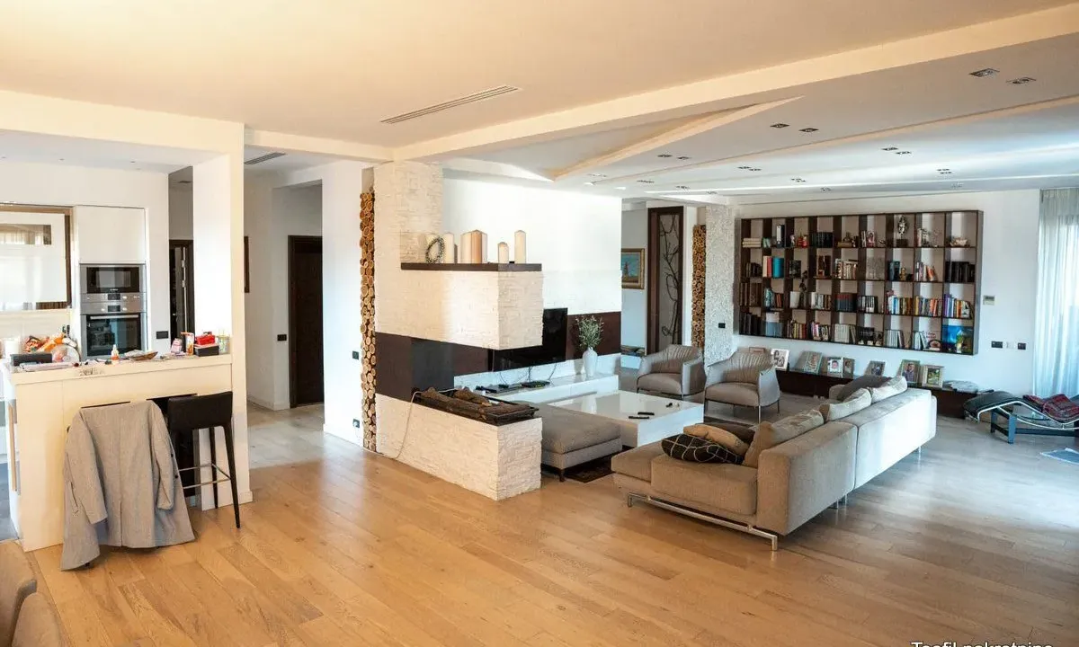 Prodaja, četvorosoban stan, 220m², Savski Venac, Beograd