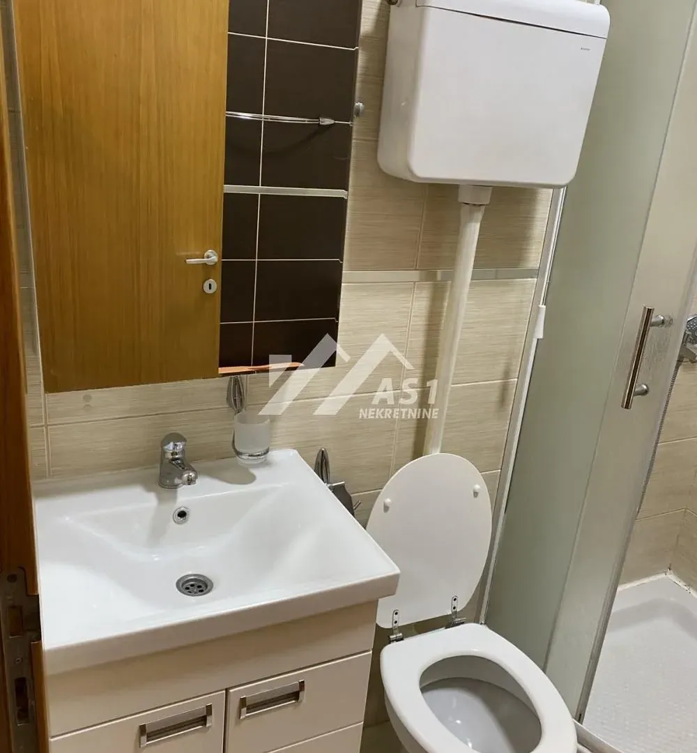 Izdavanje, jednosoban stan, 40m², Salajka, Novi Sad Sve Podlokacije
