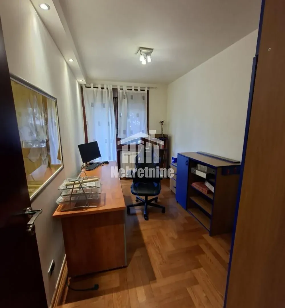 Izdavanje, kuća, 330m², Čukarica, Beograd