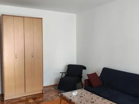 Izdavanje, trosoban stan, 72m², Centar, Kragujevac - image 3