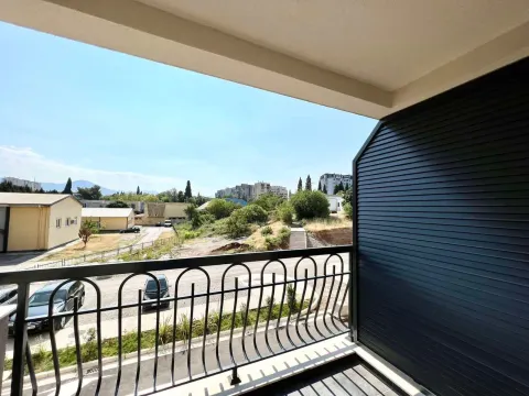Izdavanje, dvosoban stan, 70m², Ljubović, Podgorica - image 2