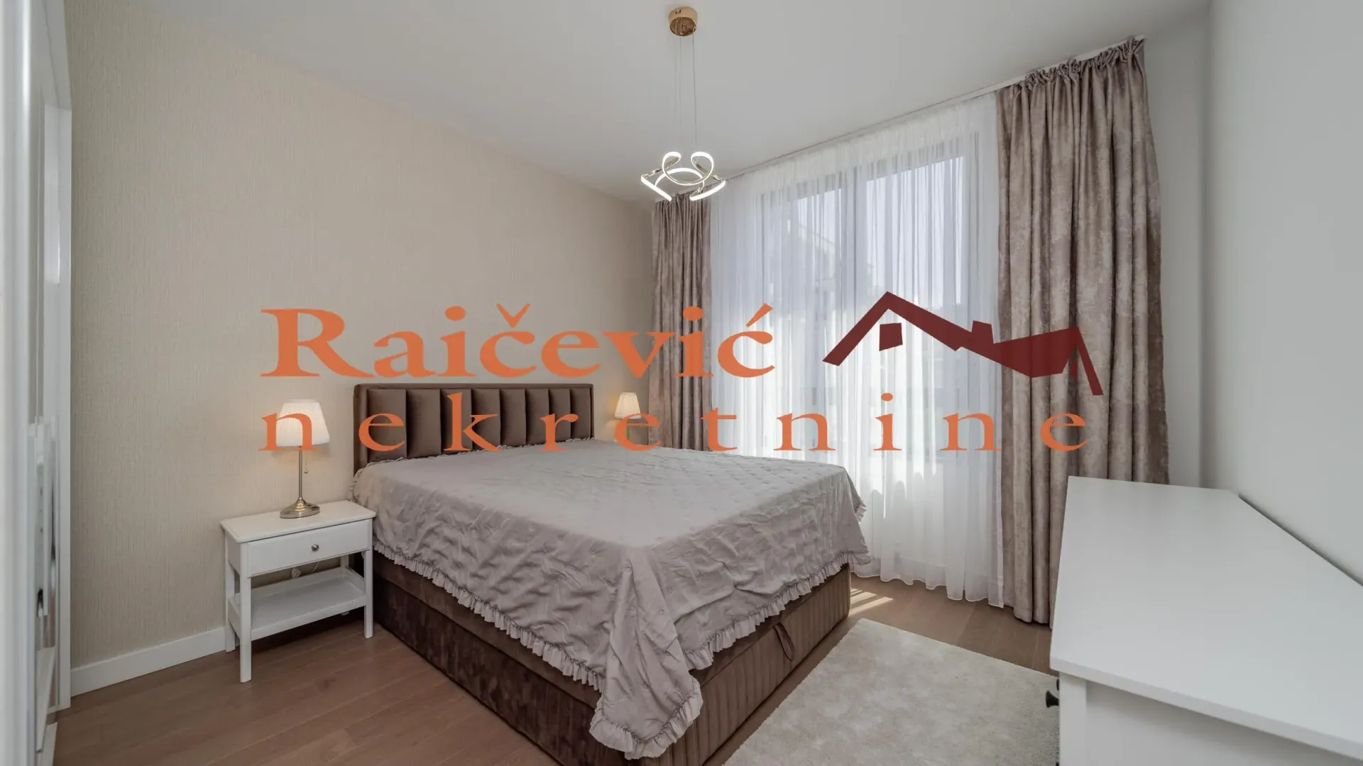 Izdavanje, trosoban stan, 77m², Savski Venac, Beograd