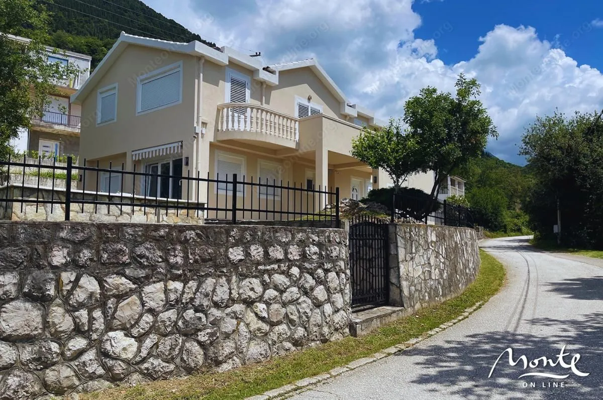 Sale, house, 270m², Kotor, Crna Gora
