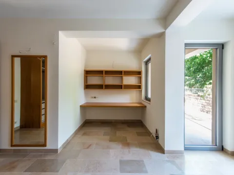 Prodaja, stan, 510m², Muo, Kotor - image 28